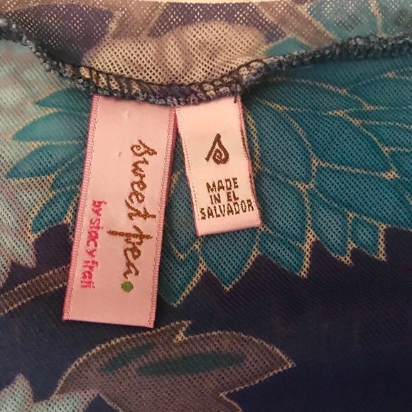 🛍Re Posh ….. Sweet Pea Anthro Stretchy Top - Picture 2 of 5